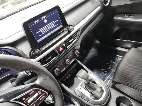 Used 2020 Kia Forte LXS FWD image 26