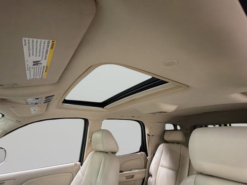 Used 2007 Cadillac Escalade AWD w/ Climate Package image 36