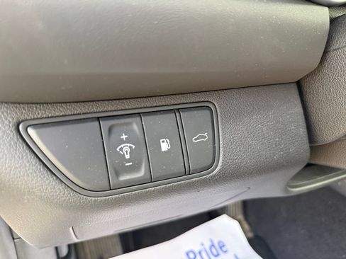 Used 2025 Genesis G70 2.5T AWD/4WD image 17