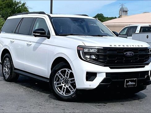 Used 2025 Ford Expedition Active AWD/4WD image 38