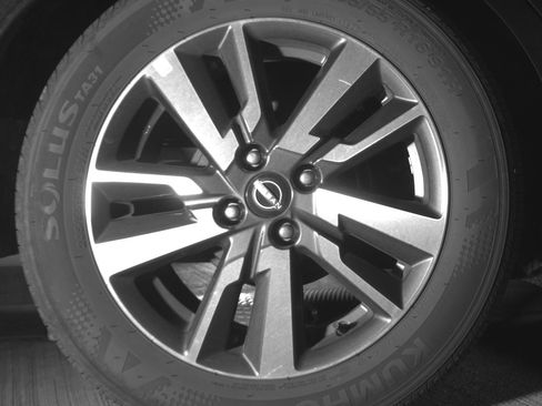 Used 2025 Nissan Versa SV FWD image 15