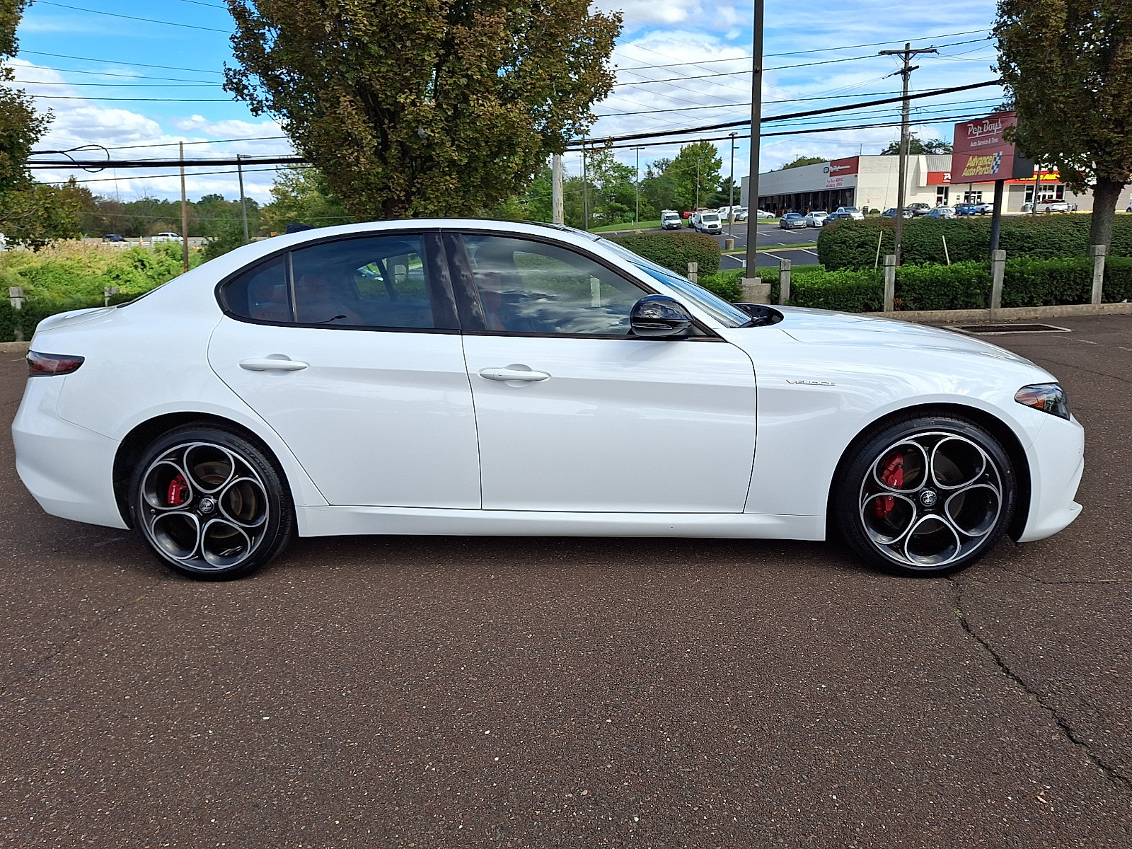 Used 2024 Alfa Romeo Giulia Veloce AWD/4WD image 7