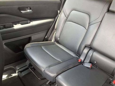Certified 2025 Nissan Pathfinder SL FWD image 16