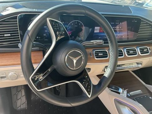 Used 2024 Mercedes-Benz GLS 450 4MATIC image 17