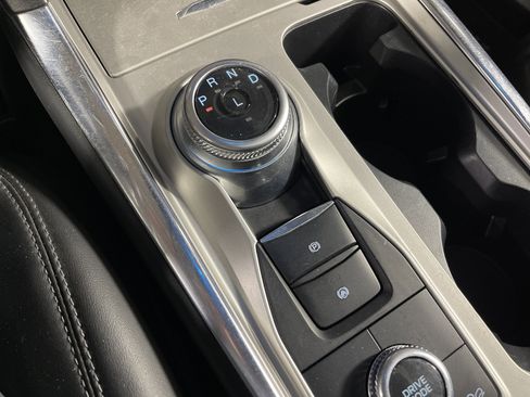 Used 2022 Ford Explorer XLT w/ Equipment Group 202A image 28