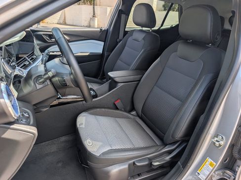 Used 2025 Chevrolet Trax LT w/ Driver Confidence Package FWD image 2