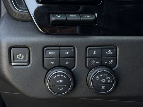 Used 2023 Chevrolet Silverado 1500 ZR2 w/ Technology Package AWD/4WD image 22