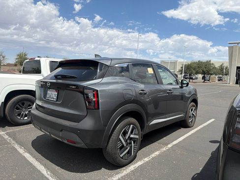 Certified 2025 Nissan Kicks SV FWD image 4