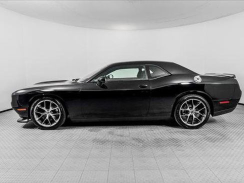 Used 2022 Dodge Challenger GT RWD image 3
