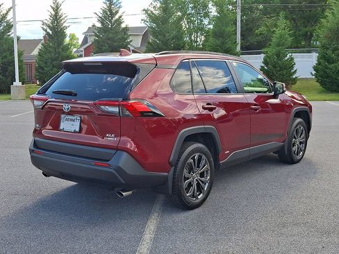 Used 2022 Toyota RAV4 XLE Premium AWD/4WD image 4