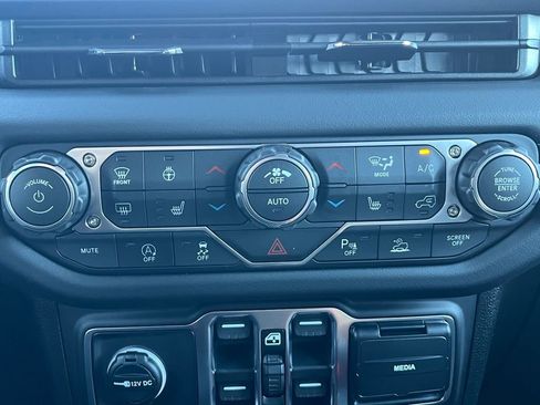 New 2026 Jeep Wrangler Unlimited Sahara AWD/4WD image 4