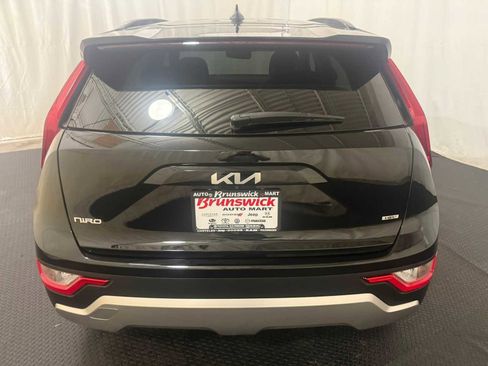 Used 2025 Kia Niro LX image 14