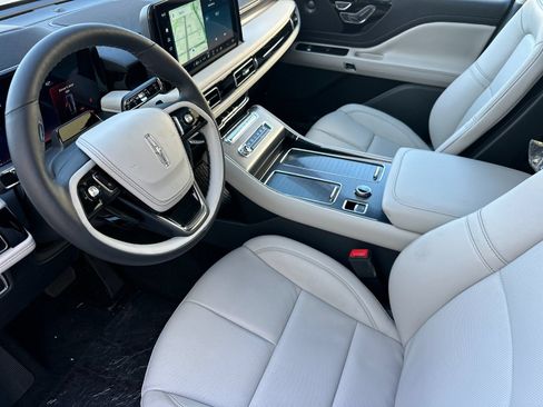 New 2026 Lincoln Aviator AWD image 9