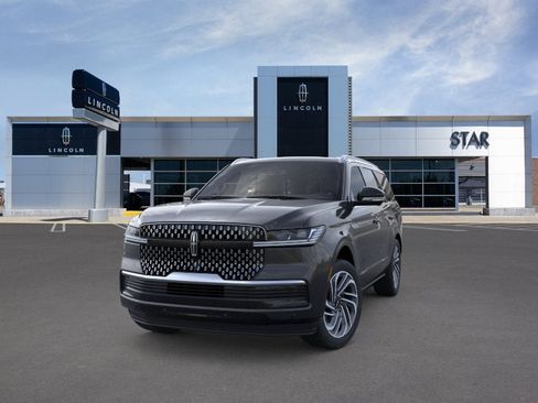 New 2025 Lincoln Navigator Reserve AWD/4WD image 2