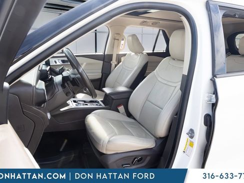 Used 2020 Ford Explorer Platinum w/ Premium Technology Package AWD/4WD image 16