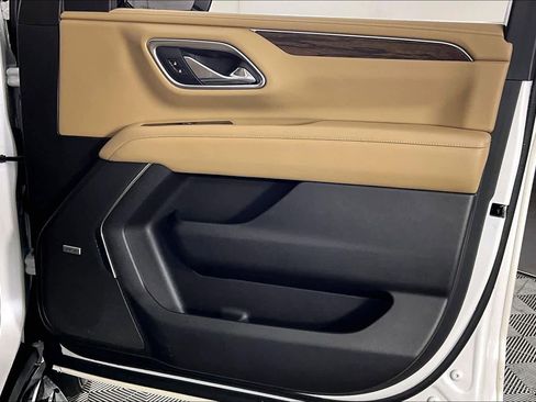 Used 2021 Chevrolet Tahoe Premier w/ Premium Package image 21