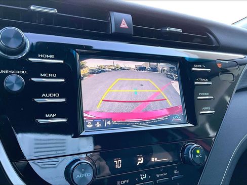 Used 2019 Toyota Camry SE image 23