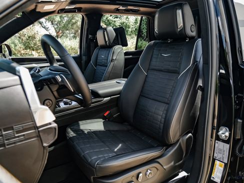 Used 2025 Cadillac Escalade V image 34
