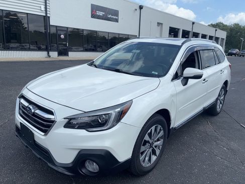 Used 2019 Subaru Outback 3.6R Touring AWD/4WD image 1