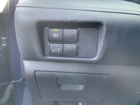 Used 2020 Toyota Highlander XLE image 19