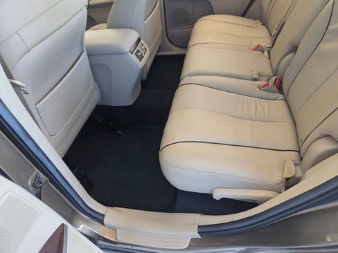 Used 2011 Toyota Venza w/ Premium Pkg #2 FWD image 20