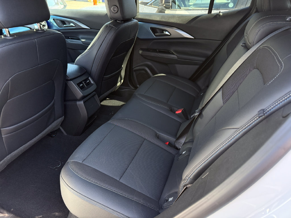 Used 2024 Chevrolet Equinox EV LT w/ LPO, Blackout Package FWD image 5