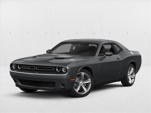 Used 2015 Dodge Challenger SXT RWD image 1