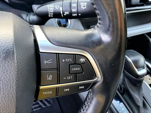 Used 2021 Toyota Highlander XLE image 24