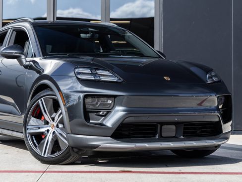 New 2025 Porsche Macan 4S Electric image 9