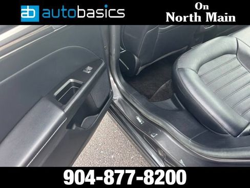 Used 2018 Ford Fusion SE w/ Fusion SE Technology Package FWD image 18