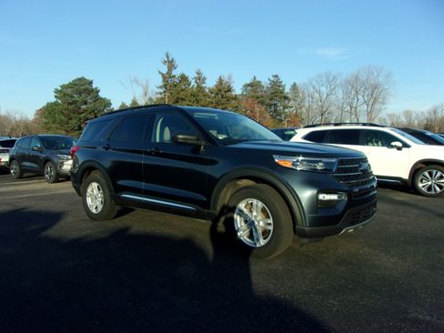 Certified 2023 Ford Explorer XLT w/ Equipment Group 202A image 7