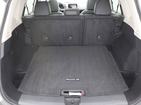 Used 2023 Nissan Rogue SV w/ SV Premium Package image 30