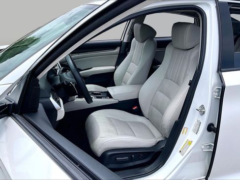 Used 2018 Honda Accord Touring image 7