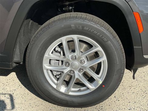 New 2025 Jeep Grand Cherokee L Laredo w/ Luxury Tech Group I image 34