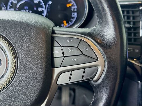 Used 2020 Jeep Grand Cherokee Altitude AWD/4WD image 23
