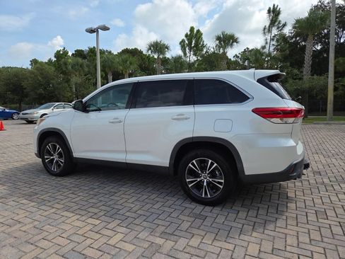 Certified 2019 Toyota Highlander Plus FWD image 9