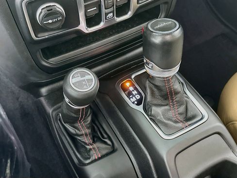 Used 2023 Jeep Gladiator Sport AWD/4WD image 17