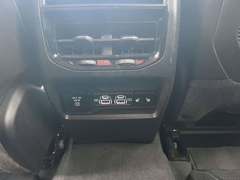 Certified 2023 Jeep Grand Cherokee Limited image 17