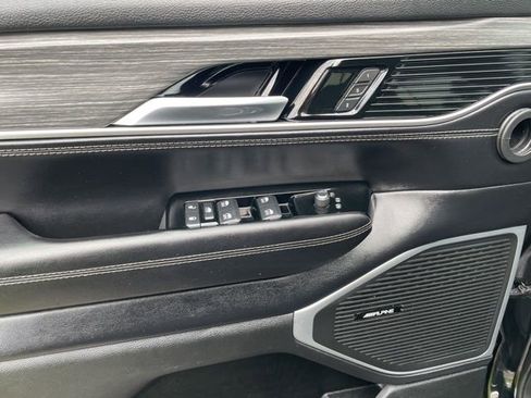 Used 2023 Jeep Wagoneer L Series II image 11