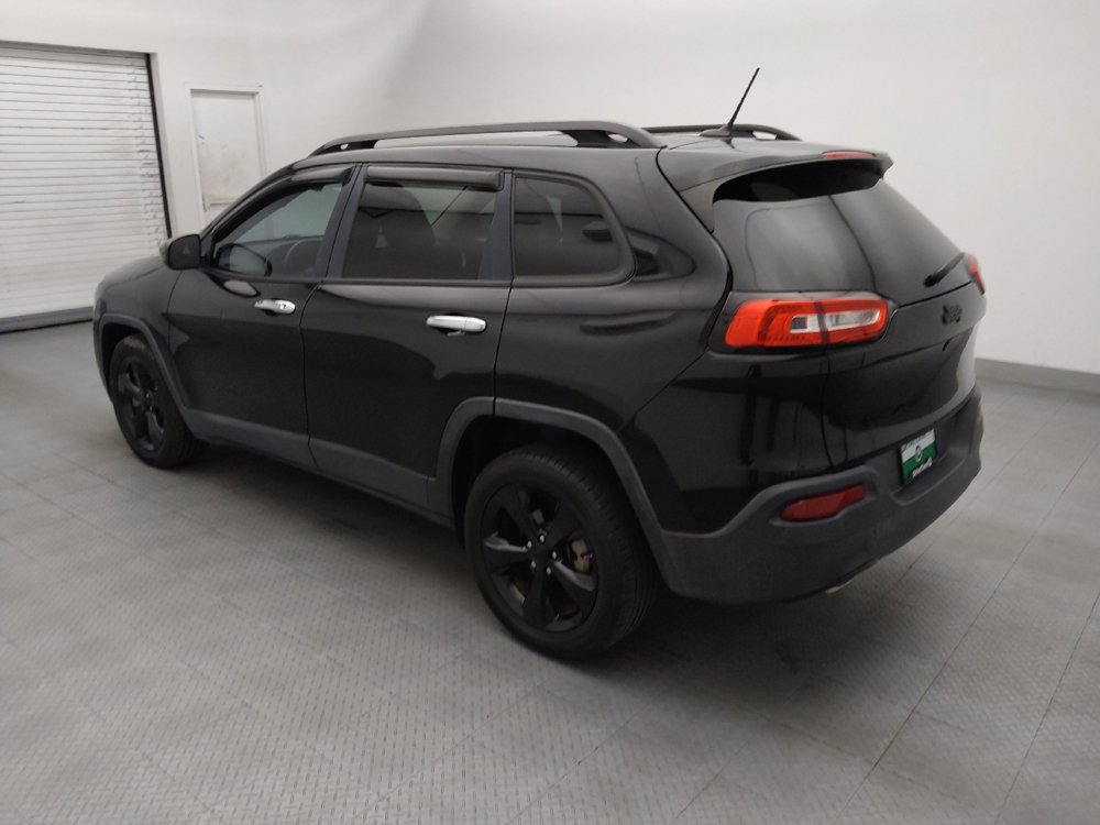 Used 2018 Jeep Cherokee Latitude w/ Altitude Package FWD image 3