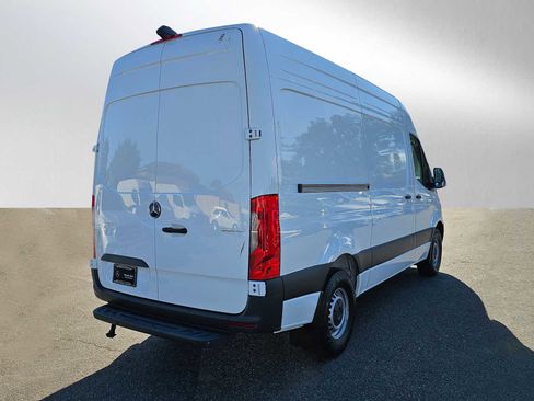 Used 2025 Mercedes-Benz Sprinter 2500 image 3