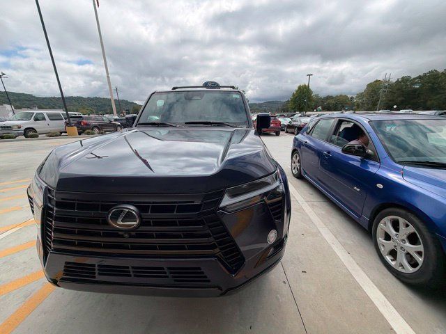 Used 2025 Lexus GX 550 w/ Accessory Package (2T) AWD/4WD image 4