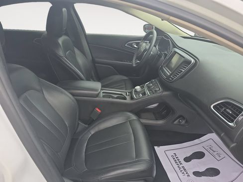 Used 2017 Chrysler 200 Limited Platinum w/ Comfort & Convenience Group FWD image 15