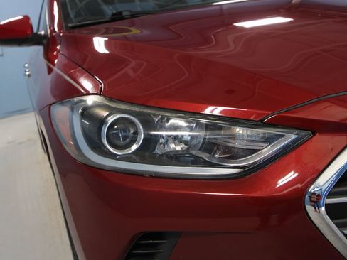 Used 2017 Hyundai Elantra SE image 30