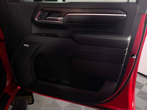 Used 2024 GMC Sierra 2500 SLT w/ SLT Convenience Package image 33