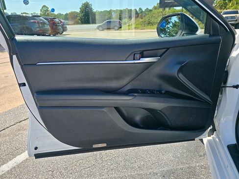 Used 2018 Toyota Camry SE image 14