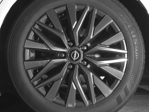 Used 2025 Nissan Altima 2.5 SV FWD image 14
