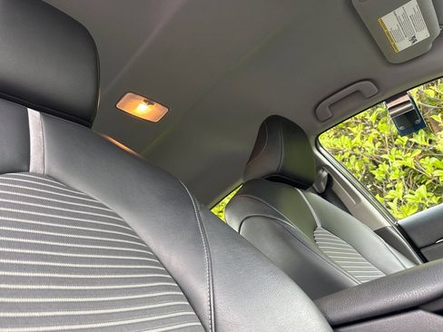 Used 2020 Toyota Camry SE FWD image 16