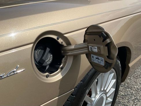 Used 2005 Ford Thunderbird image 18