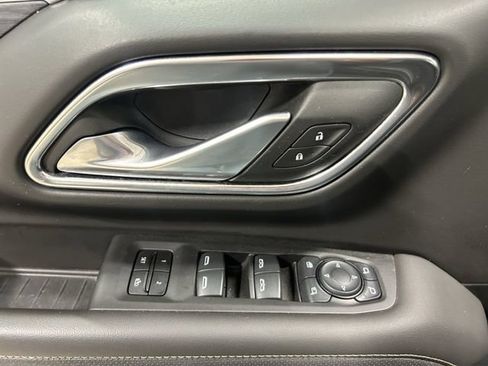 Used 2024 GMC Yukon SLT w/ SLT Luxury Package AWD/4WD image 13